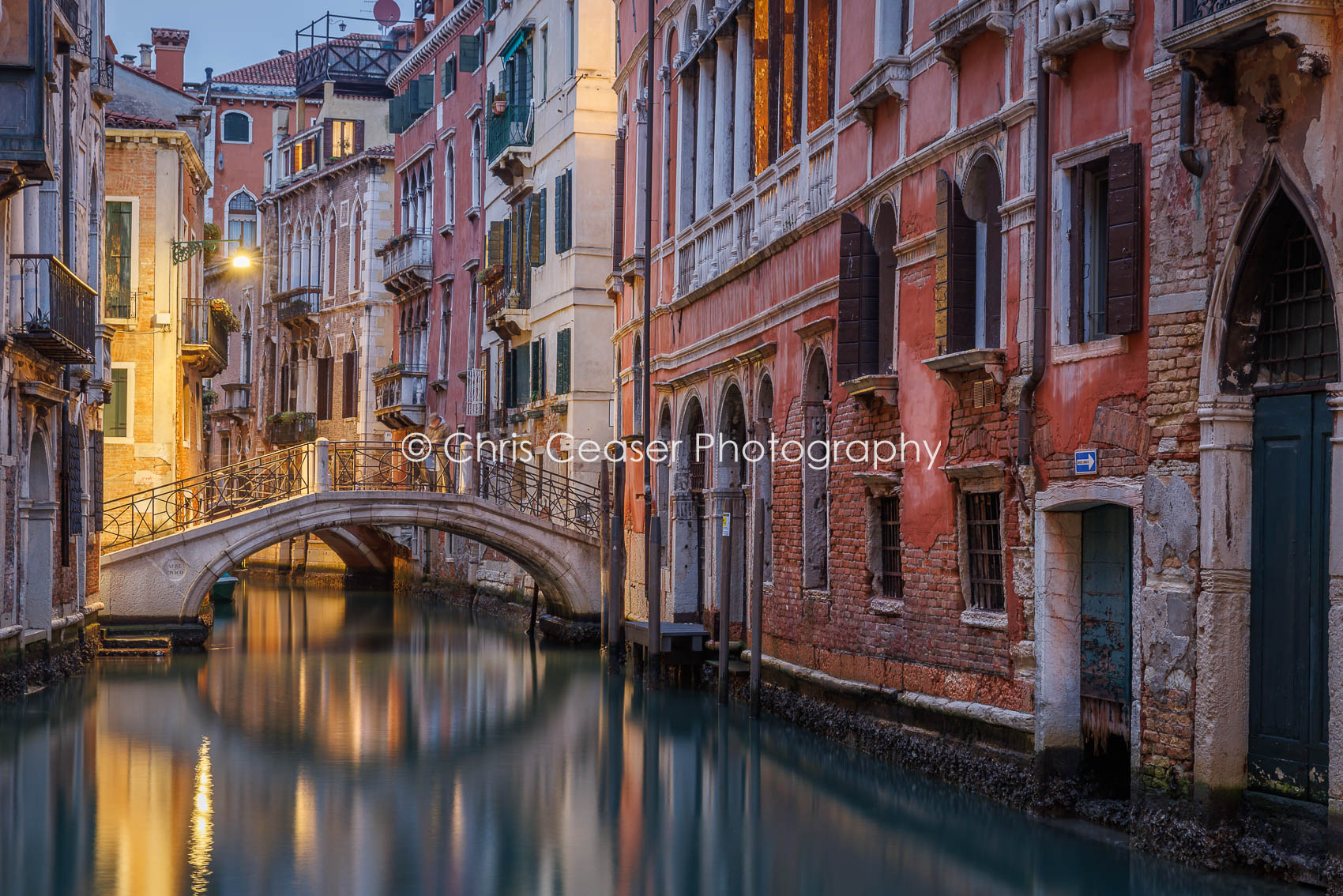 Under The Lamp Light, Venice